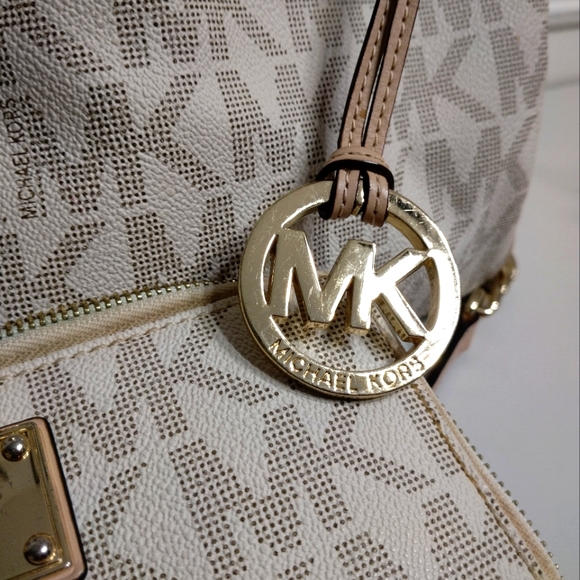 💥CLOSING Nov.1 SALE💥 Michael Kors MK Purse & matching Wallet - Picture 4 of 16
